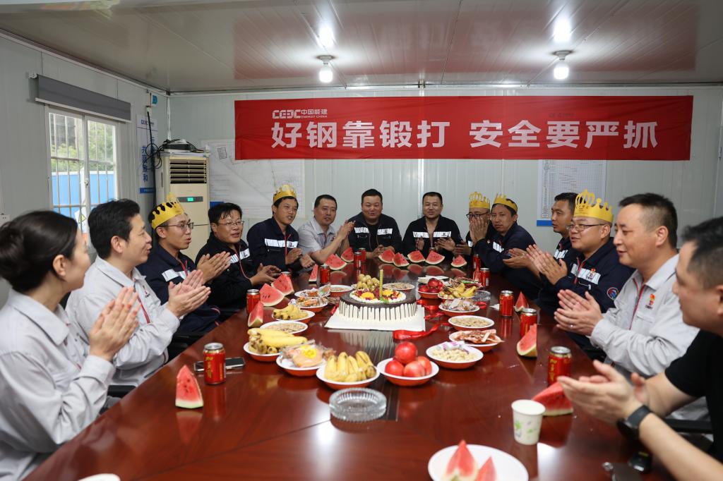 56083B8D41D9C84CA47C496C4CF_9EDA6A7D_19D47